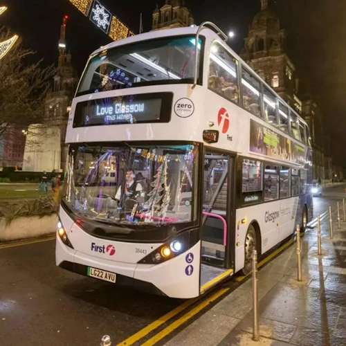 Första bussen i Glasgow