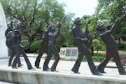 コンゴ広場のアームストロング公園内のジャズバンド像