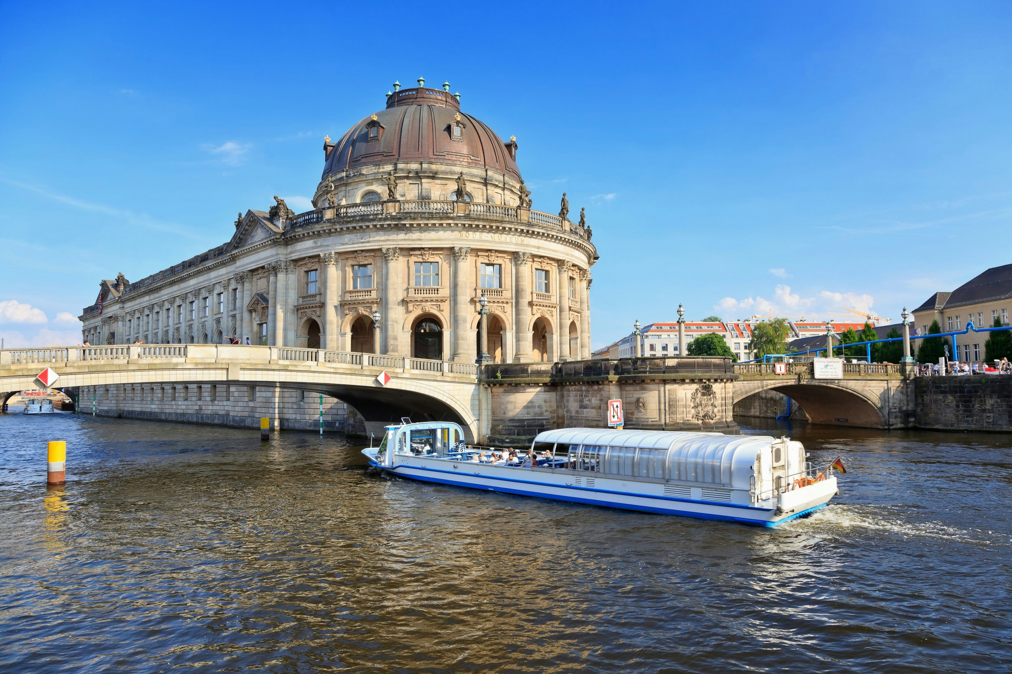 Berlin: 2.5-Hour City & Waterways Tour