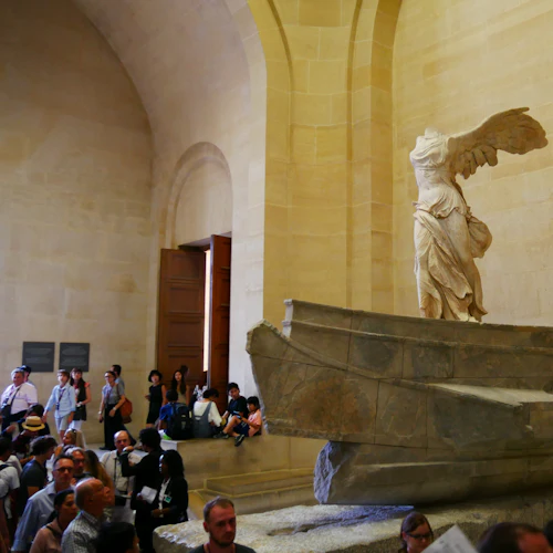 Louvre Museum: Dedicated Entry + Small Group Guided Tour - Photo 6