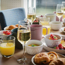 Seine River: Brunch Cruise by Le Capitaine Fracasse