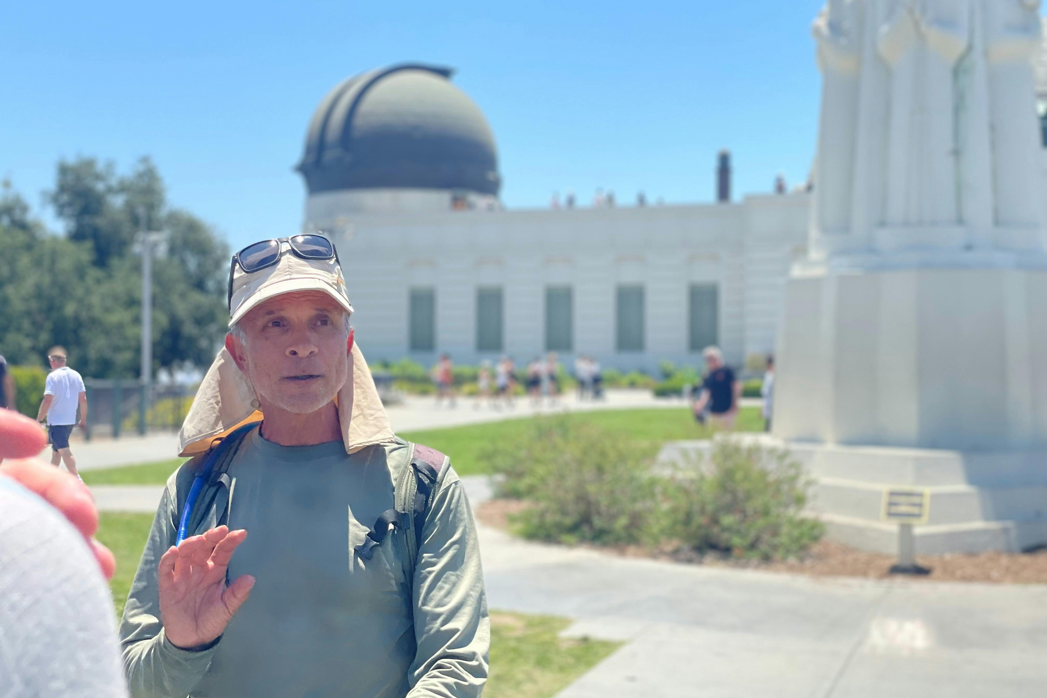 展望台に到着し、建物内のプラネタリウムのウォーキングツアーに入ります