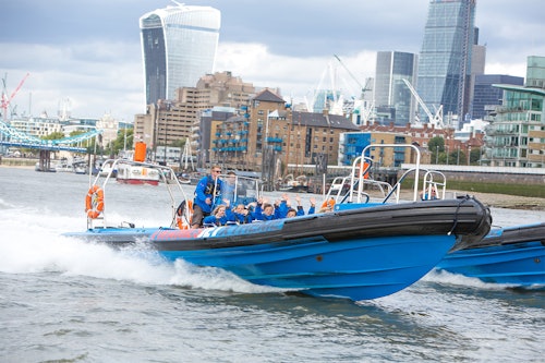 ロンドン：テムズラッシュのジェットボートツアー(即日発券)