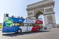 Tootbus Parijs nadert de Arc de Triomphe.