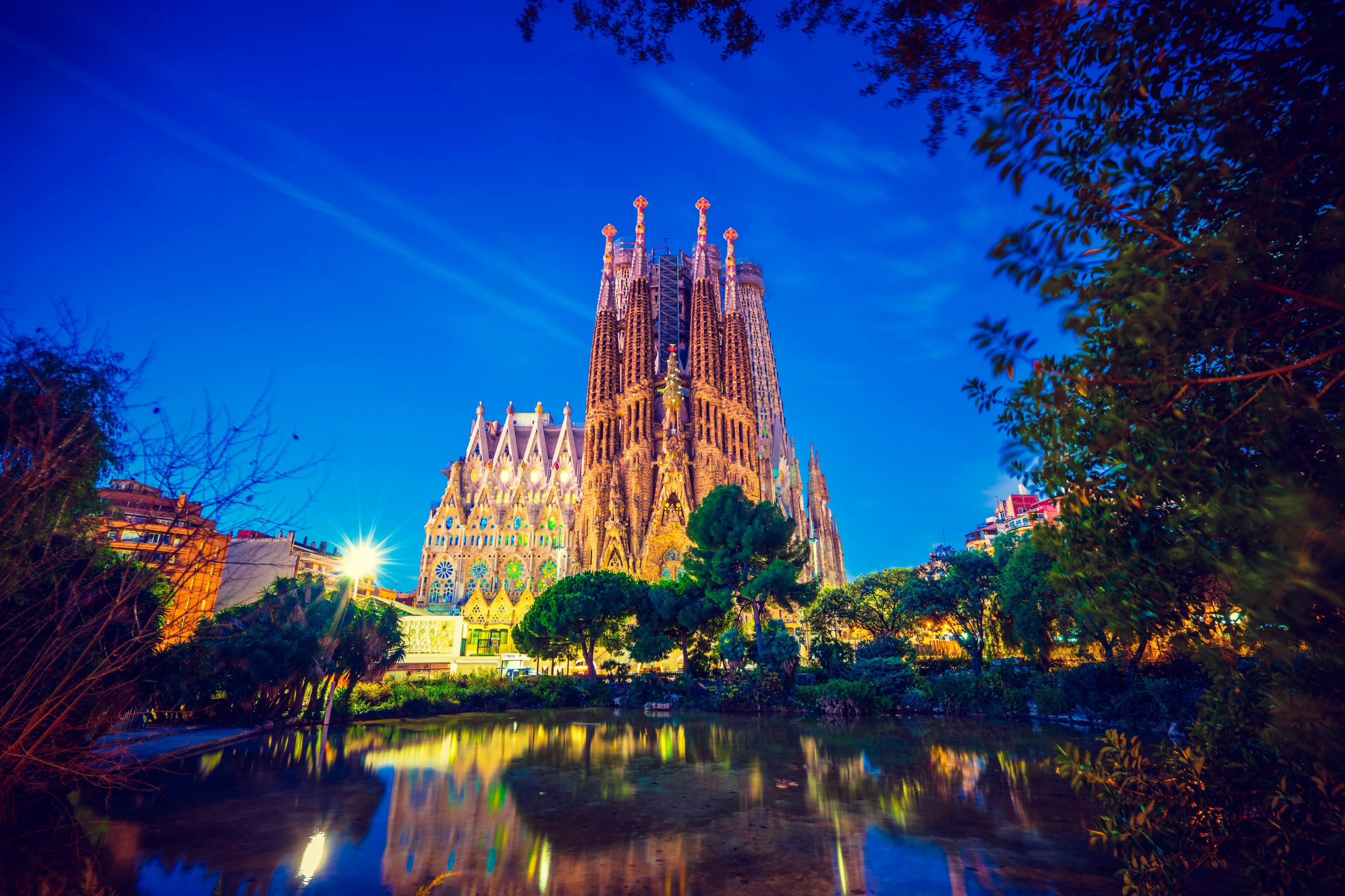 Sagrada Familia: Biglietto salta-coda + Tour guidato per piccoli gruppi — 2