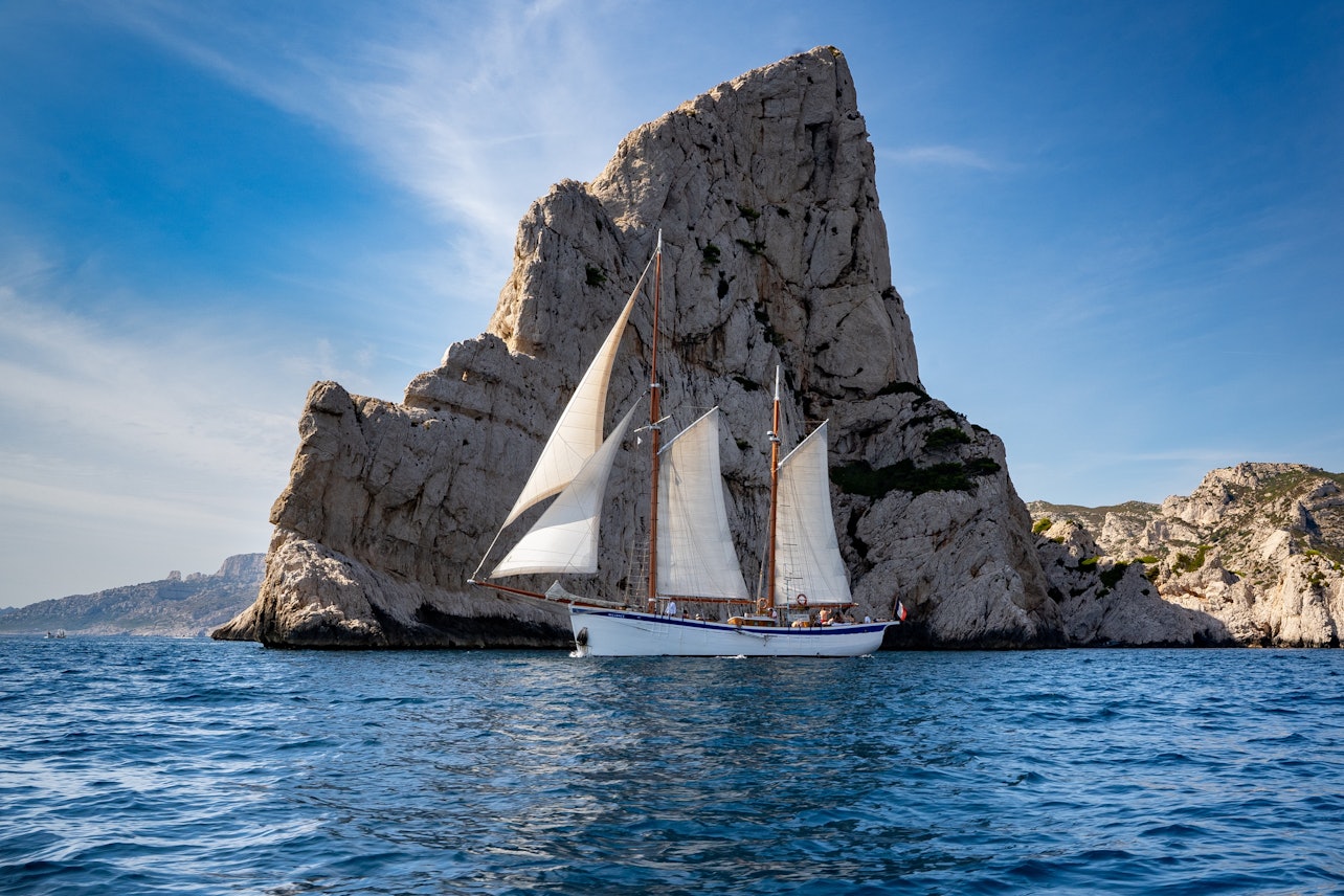 Marsiglia: Crociera in barca a vela di un giorno intero nelle Calanques - Alloggi in Marseille