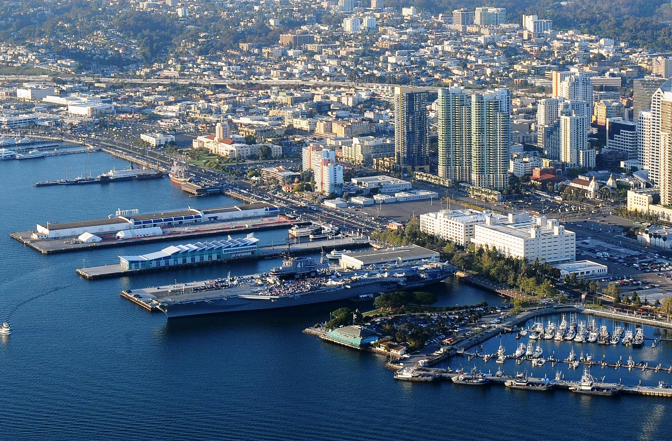 USS Midway Museum + Cruzeiro de observação de baleias em San Diego