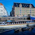 Fahrt auf dem Canal Grande durch die engen Kanäle von Christianshavn.