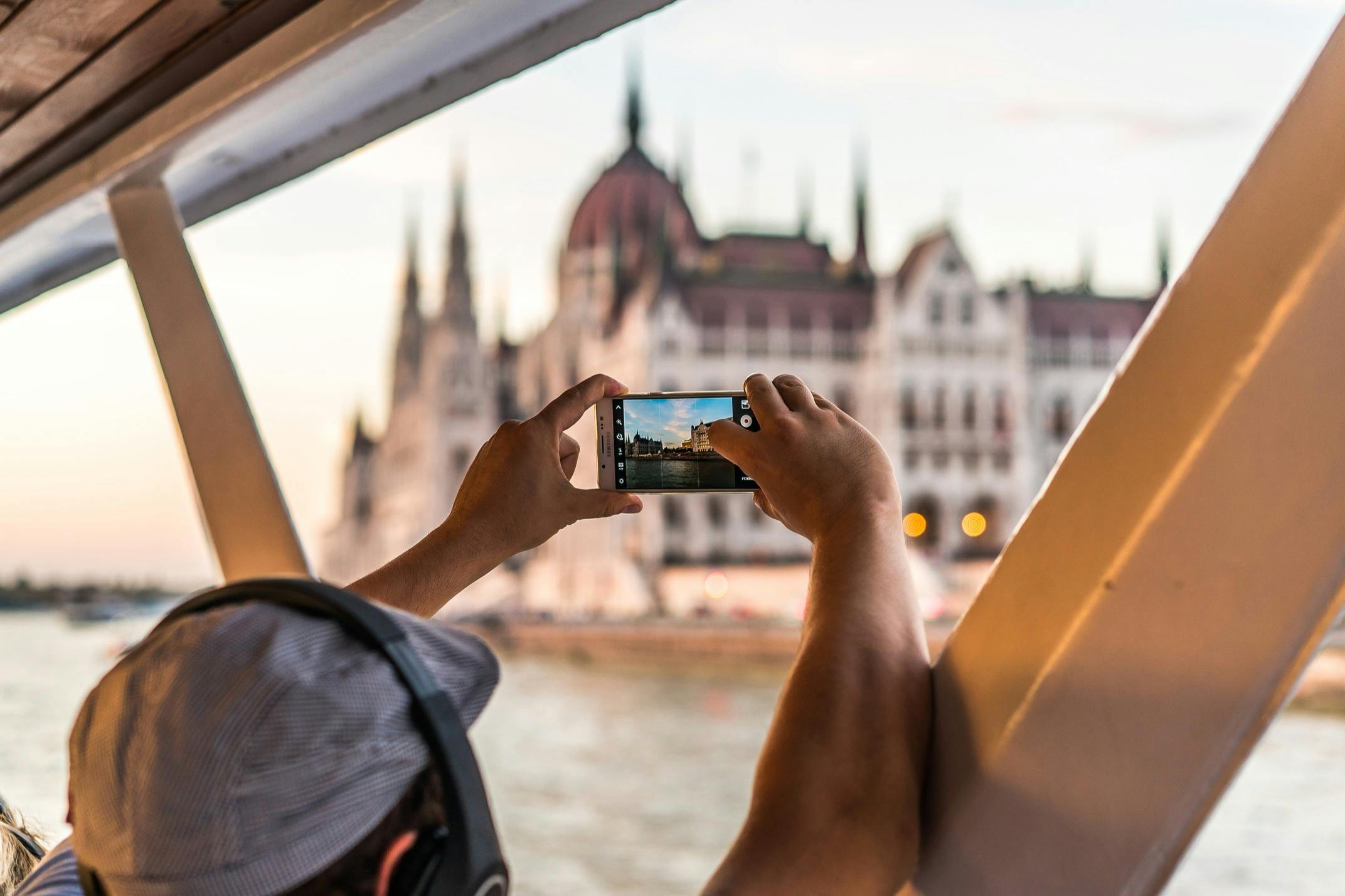 Budapest: Hop-on Hop-off Sightseeing Cruise + Audio Guide + 1 Drink 5