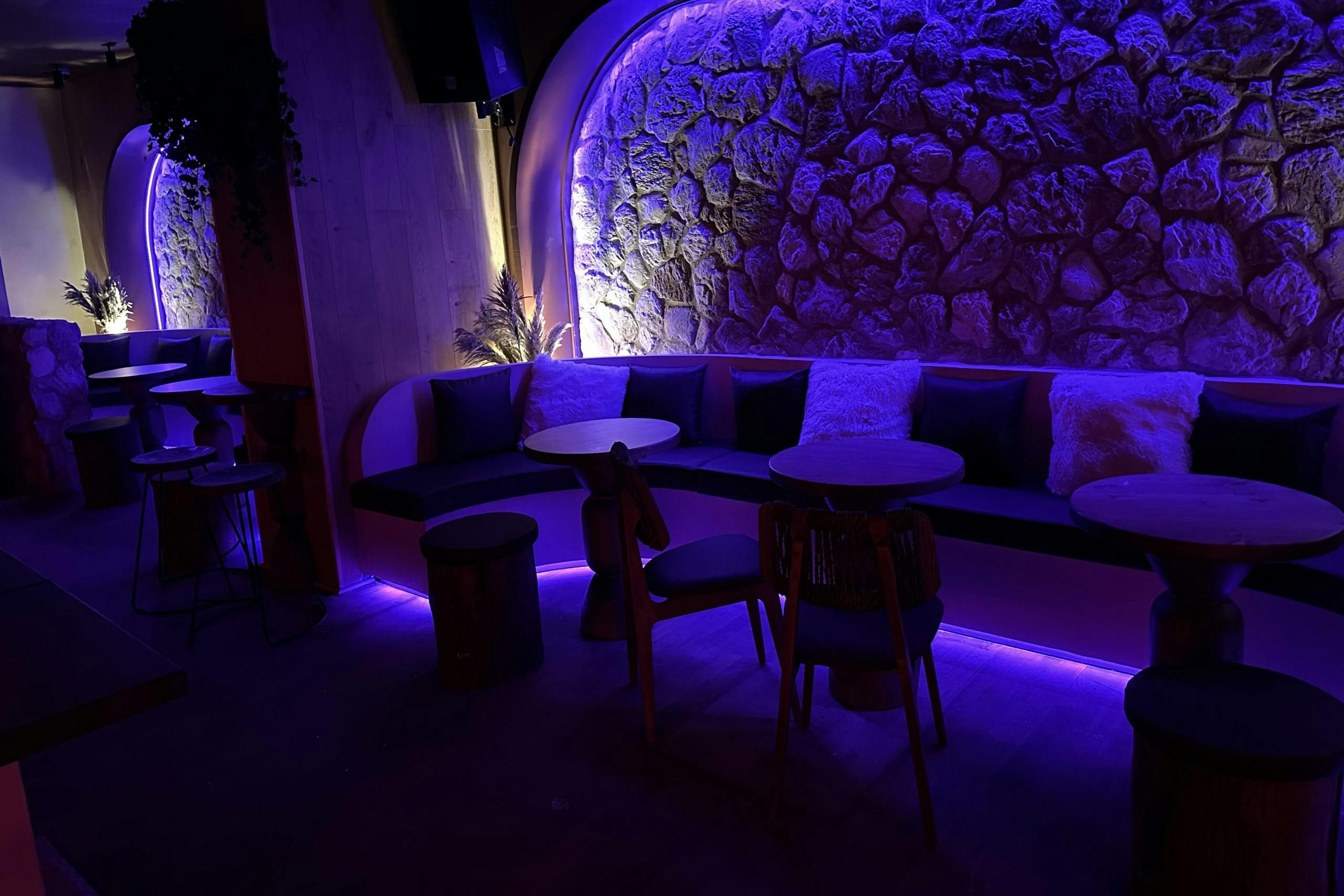 正常回火酒吧区域的休息区。