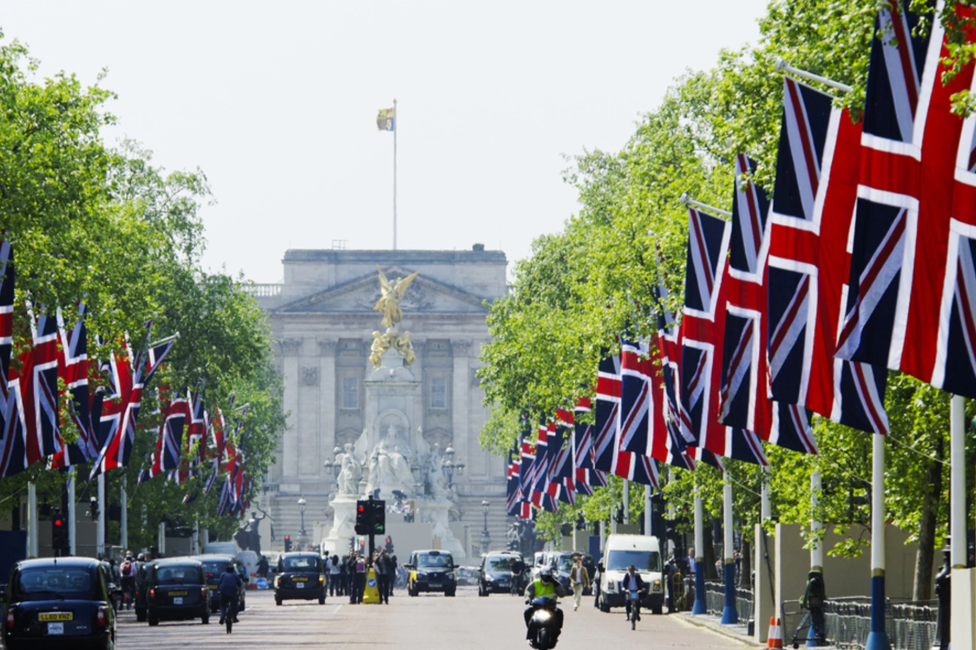 London: Westminster Guided Walking Tour + Westminster Abbey Entry