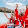 Fliegen Sie mit 35 Stundenkilometern auf einem Thames Rockets London Speedboat über die Themse
