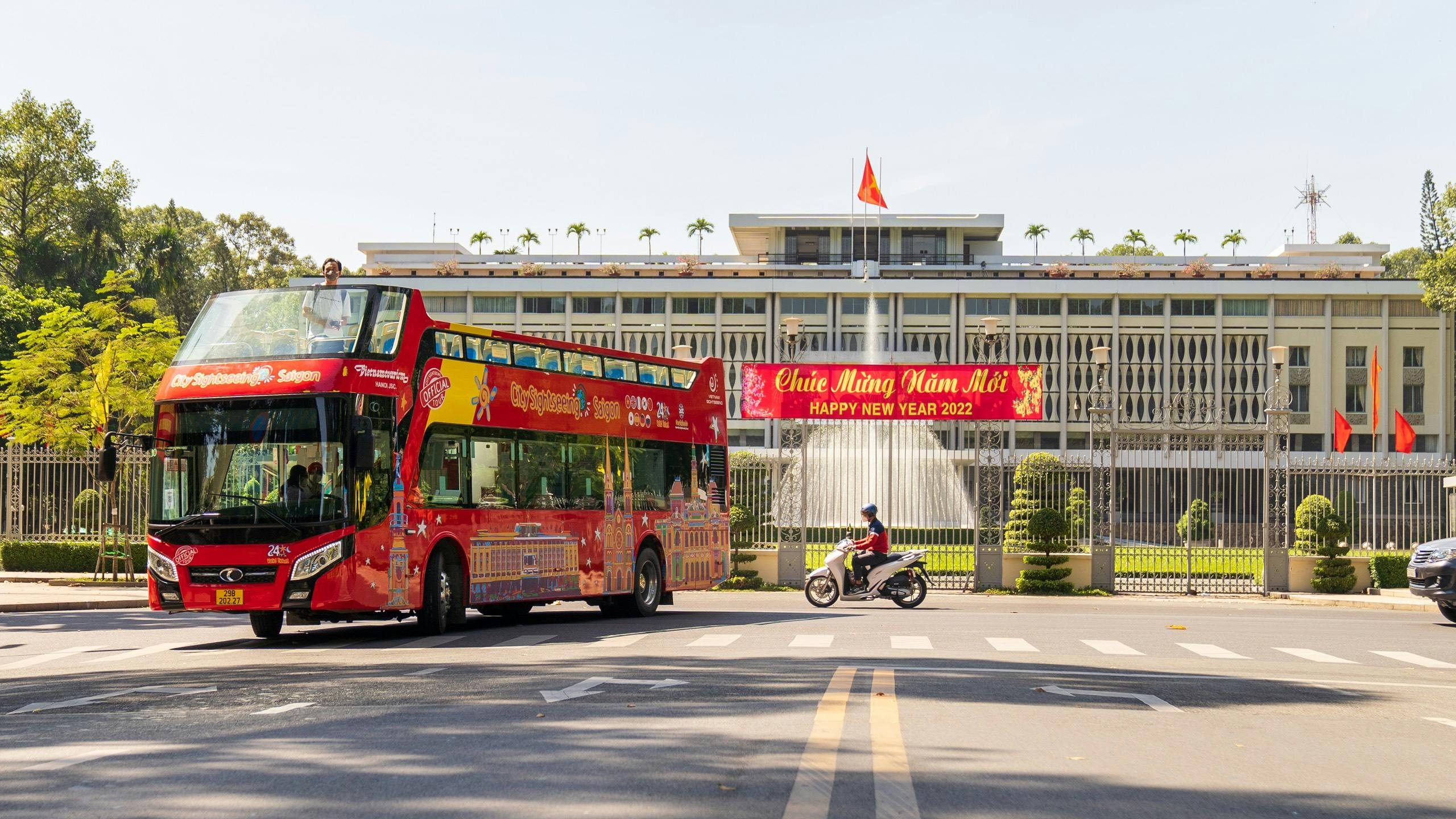City Sightseeing Ho Chi Minh City: 1-Round Night Tour by Double-Decker Bus 5