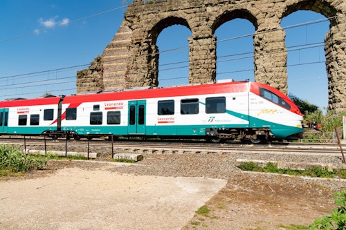 レオナルド・エクスプレスフィウミチーノ空港からローマ市内中心部への高速列車(即日発券)