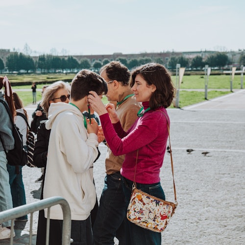 The greeting service and assistance