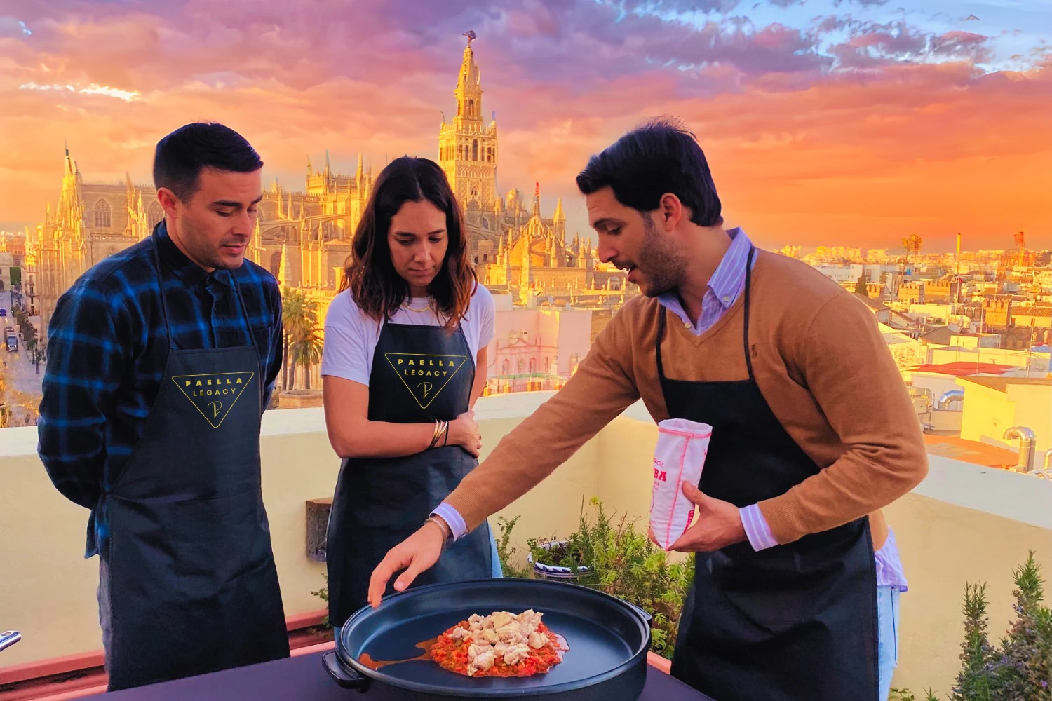 Sevilla: Paella Cooking Class & Panoramic Highlights Rooftop Tour