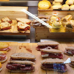 Florence: Guided Food Tour + Tastings + All’Antico Vinaio Skip The Line Access