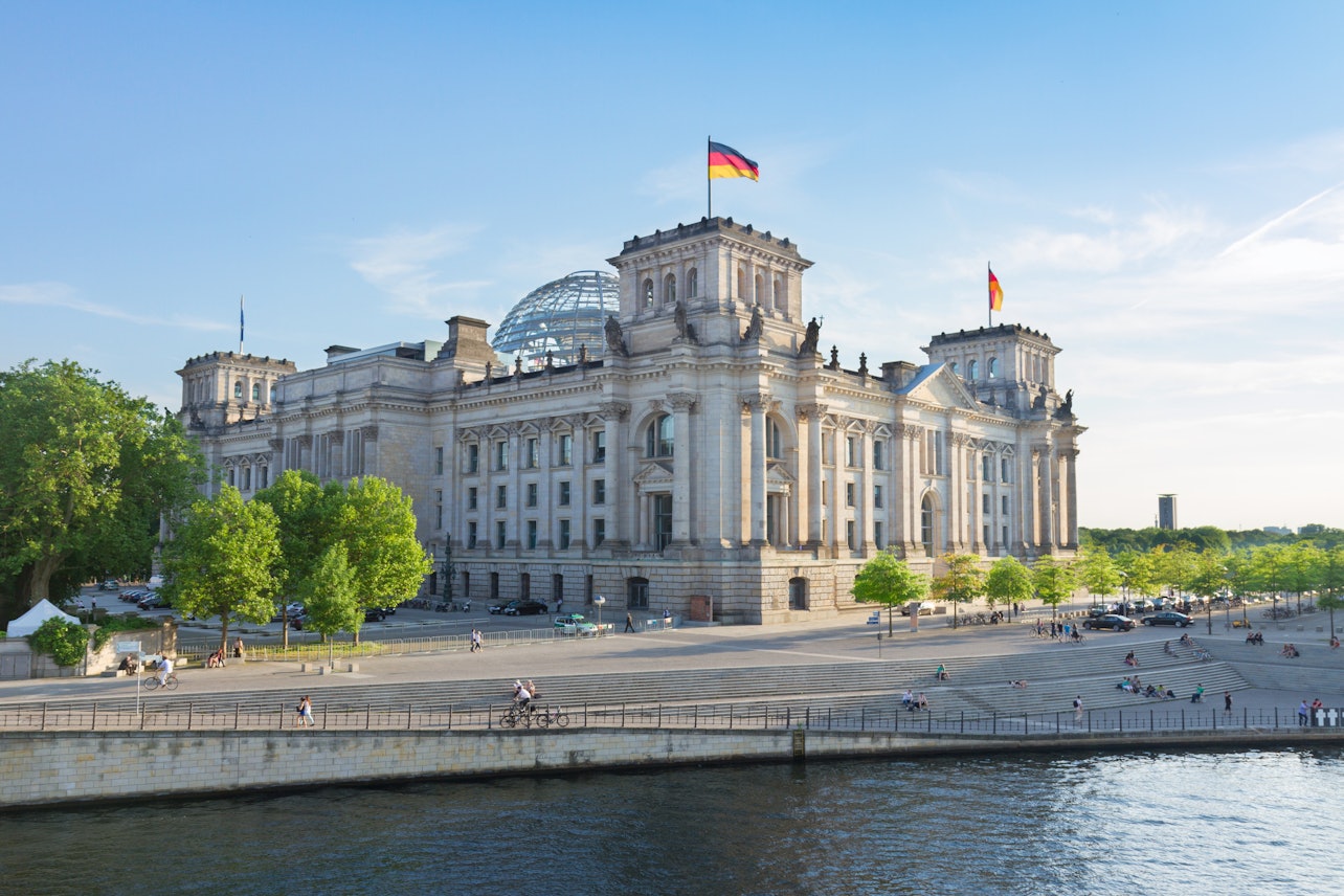 Berlino Deluxe: Tour in auto con pasto al Reichstag e degustazioni di vino e cioccolato - Alloggi in Berlino