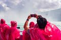 Desde cubierta, el mundialmente famoso paseo en barco por las cataratas del Niágara