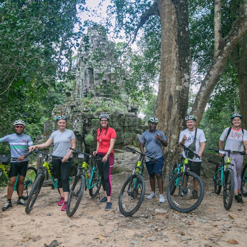 Bike el amanecer de Angkor