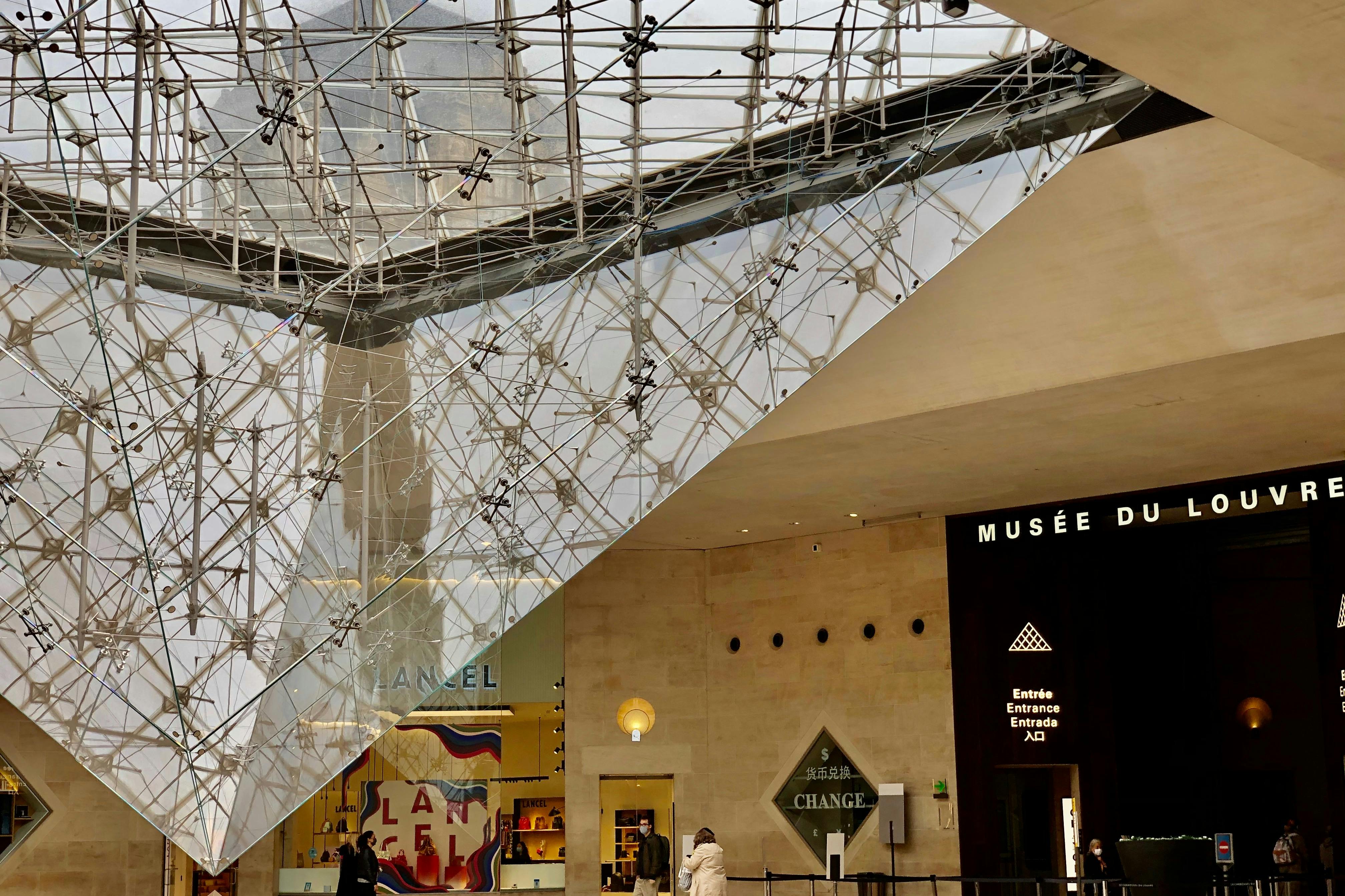 Visite du Louvre et entrée prioritaire + La Seine Croisière + Audioguide