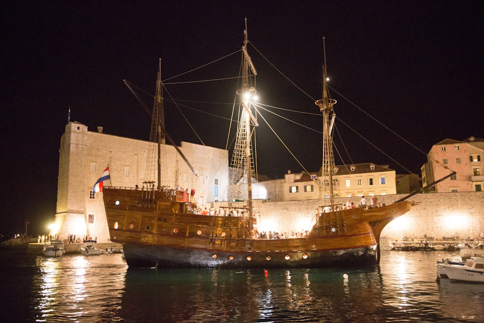 Ship, Old Town