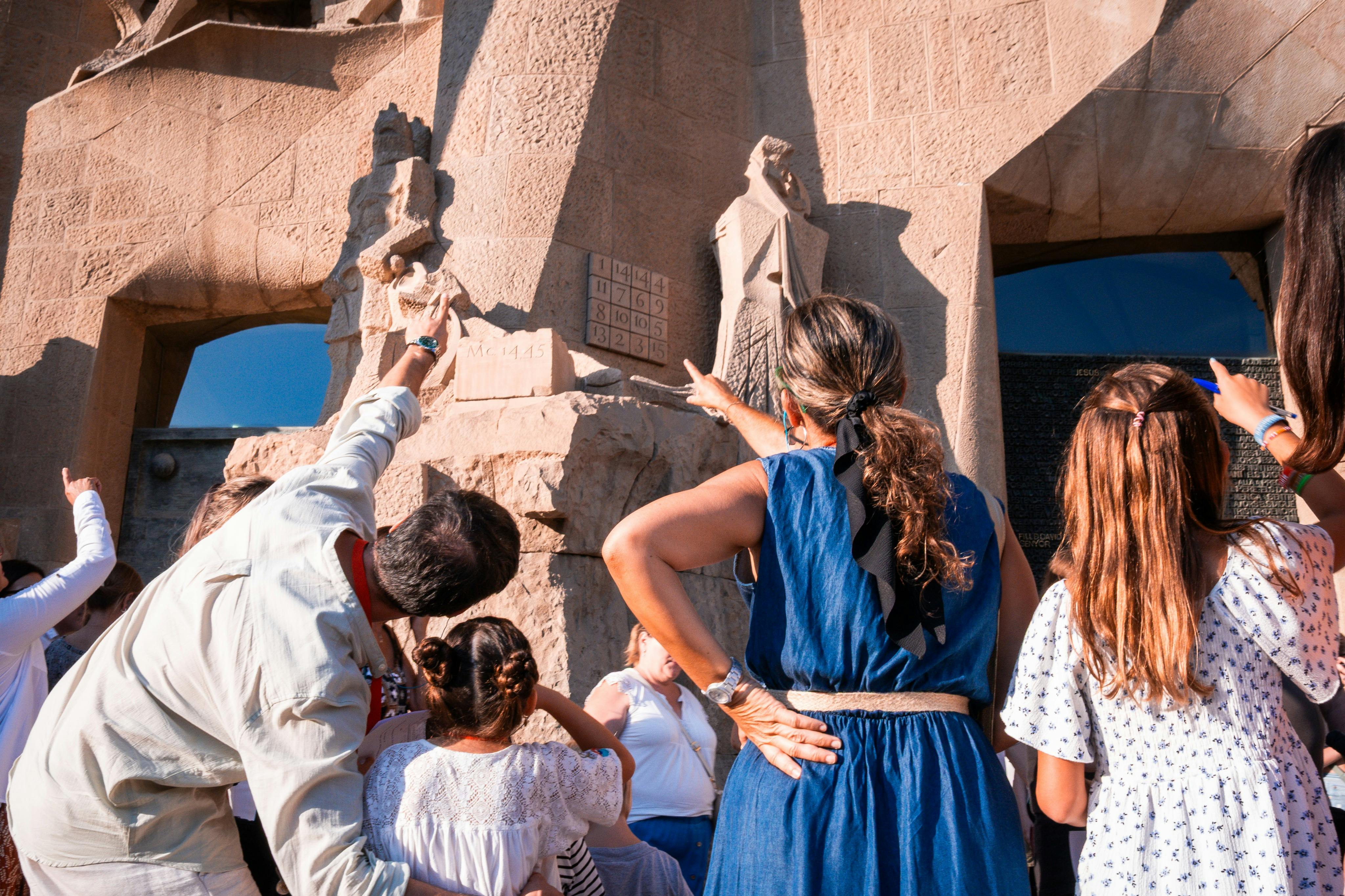 Sagrada Familia: Biglietto con accesso rapido + Tour guidato privato — 4