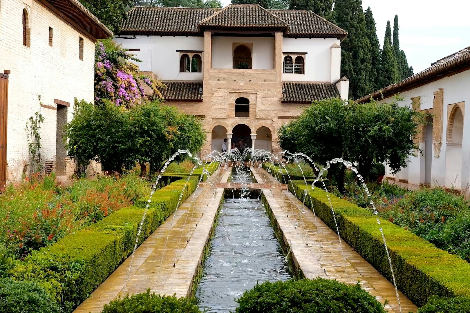 Alhambra: Generalife, Alcazaba & Palace of Charles V Guided Tour