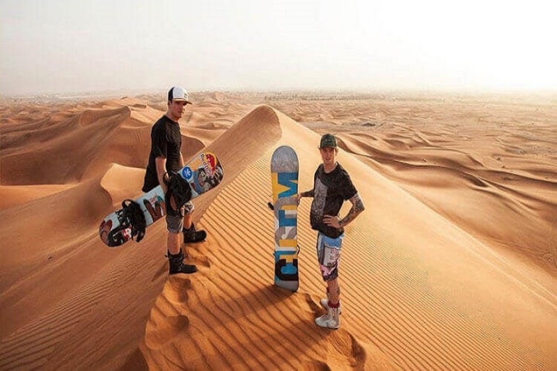 Safári no deserto de Dubai: sandboard, off-road nas dunas e churrasco