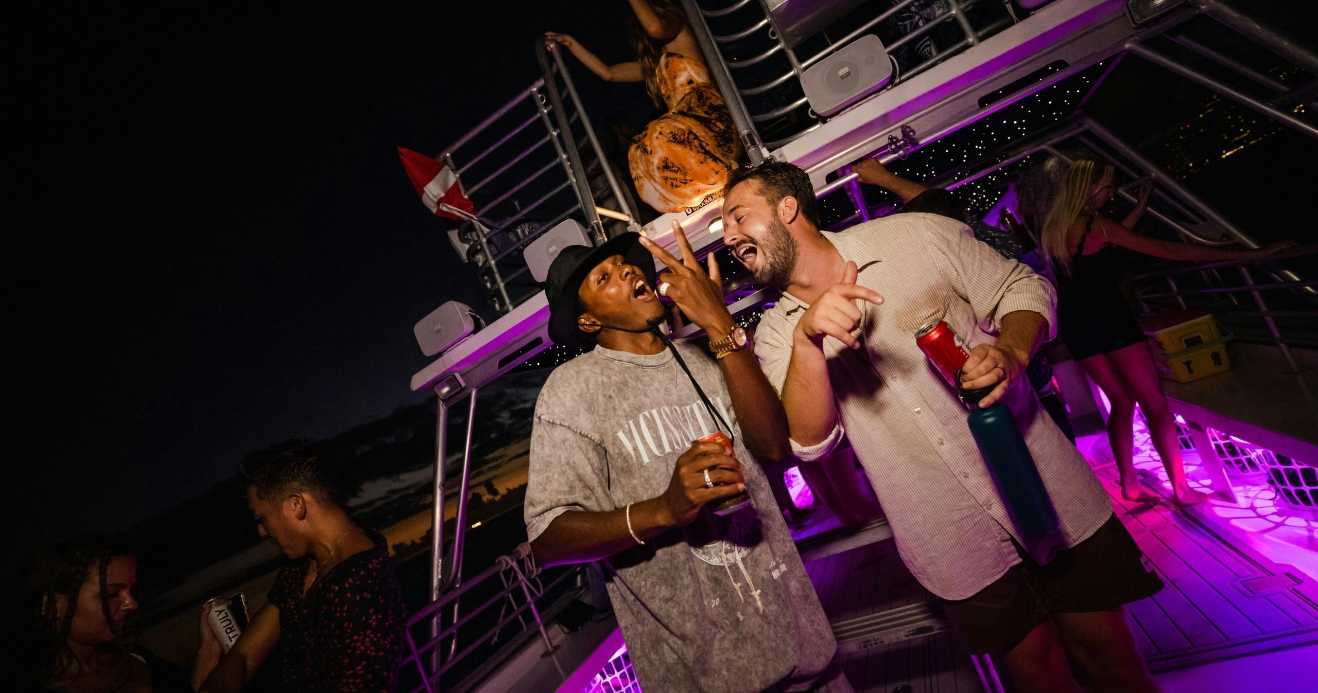 Waikiki : Croisière alcoolisée avec DJ — 5
