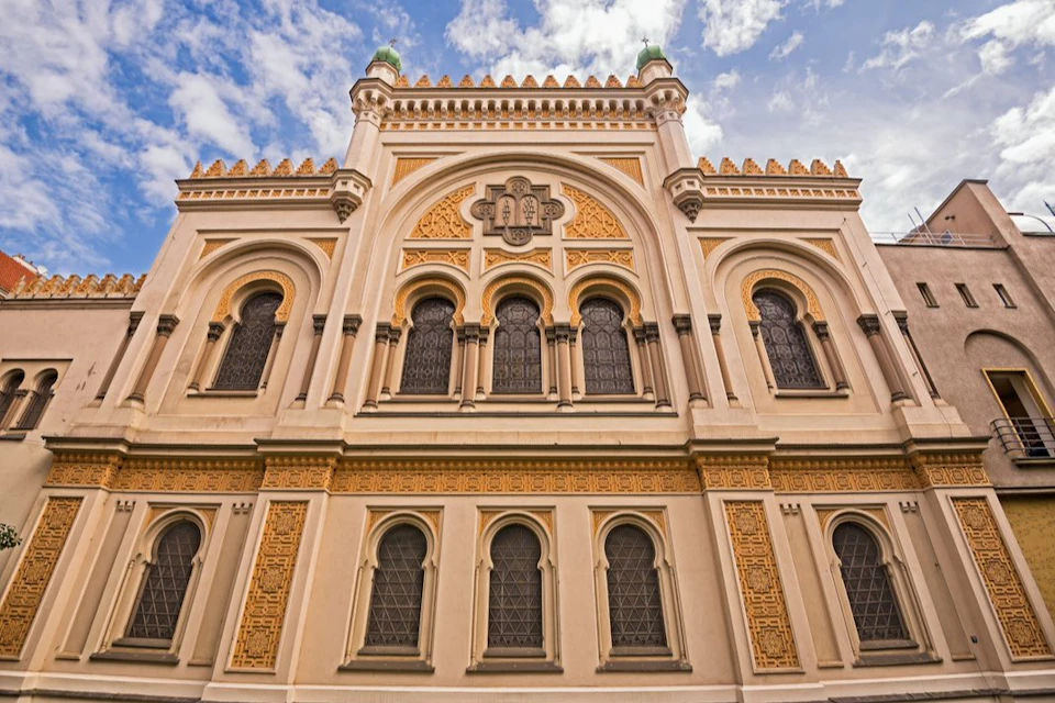 https://www.funinprague.eu/en/classical-concert-in-spanish-synagogue