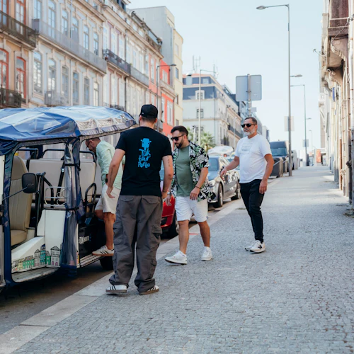 Passeio privativo de 2 horas de Tuktuk no Porto para o Mosteiro e as Adegas - Photo 3
