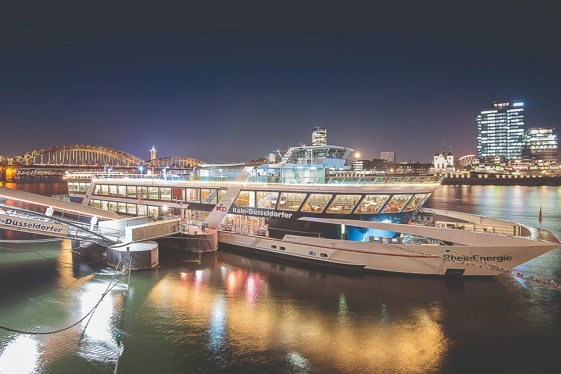 Cologne: Christmas Rhine River Afternoon Boat Tour