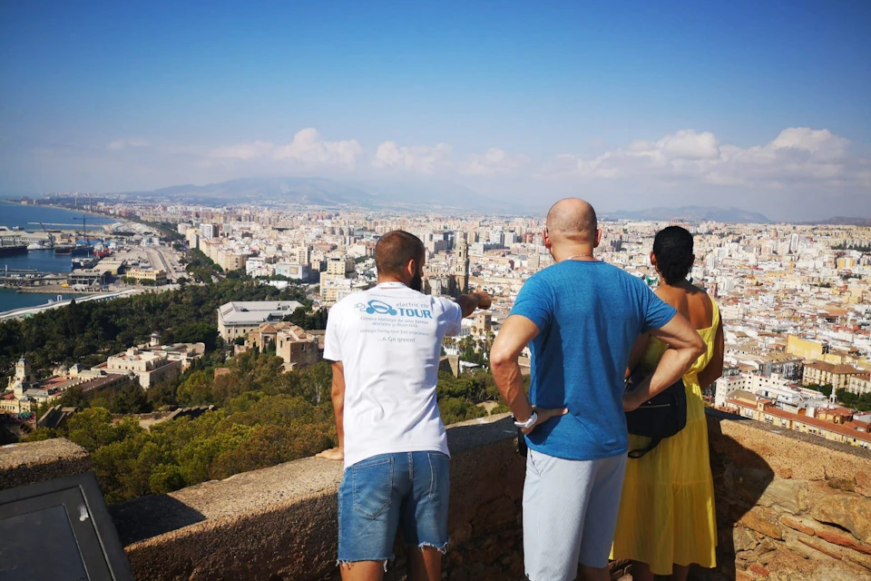 Stop with the vehicles. Viewpoint of Gibralfaro (official viewpoint of the city)