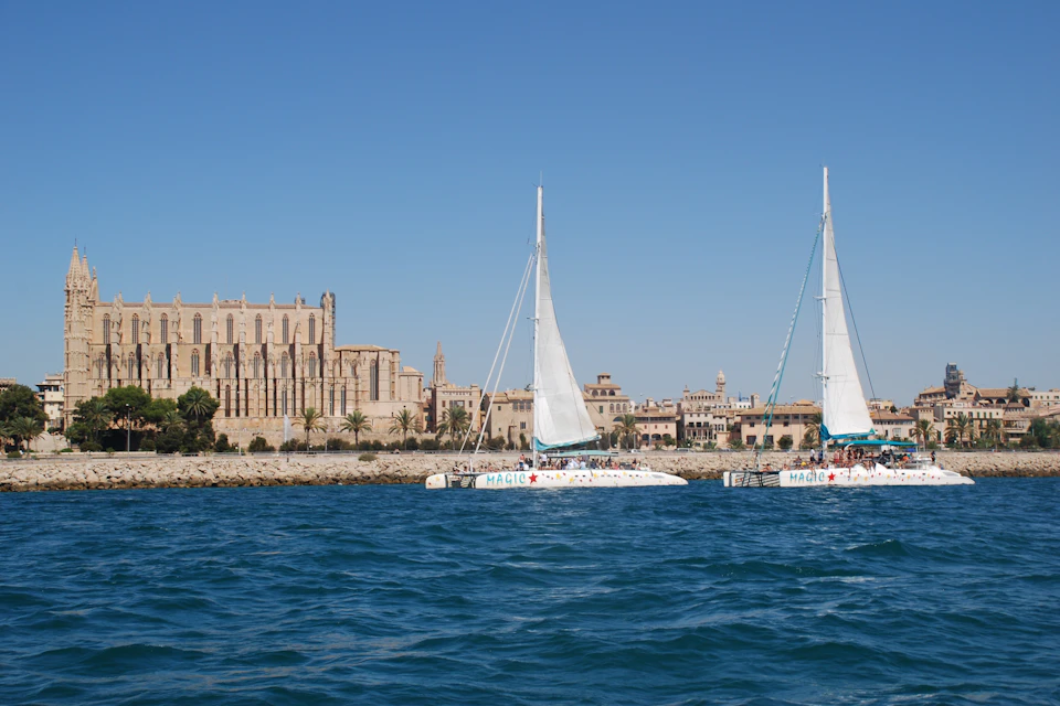 Catamarans sailing in front of the cathedral.