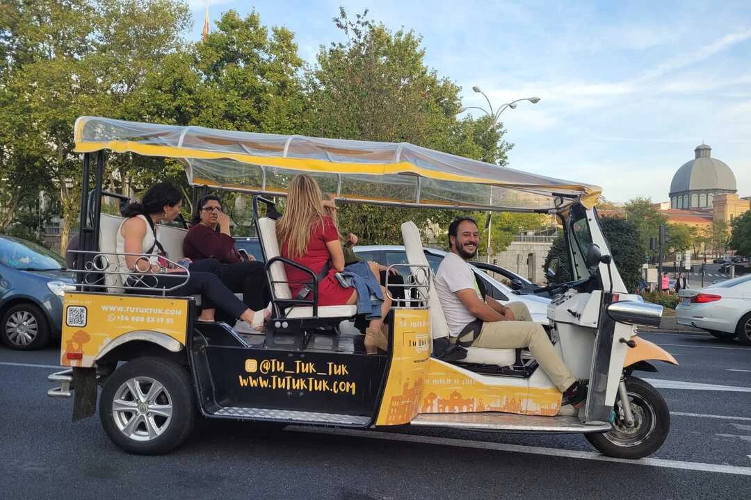 Madrid: 1-Hr Guided Electric Tuk Tuk Tour