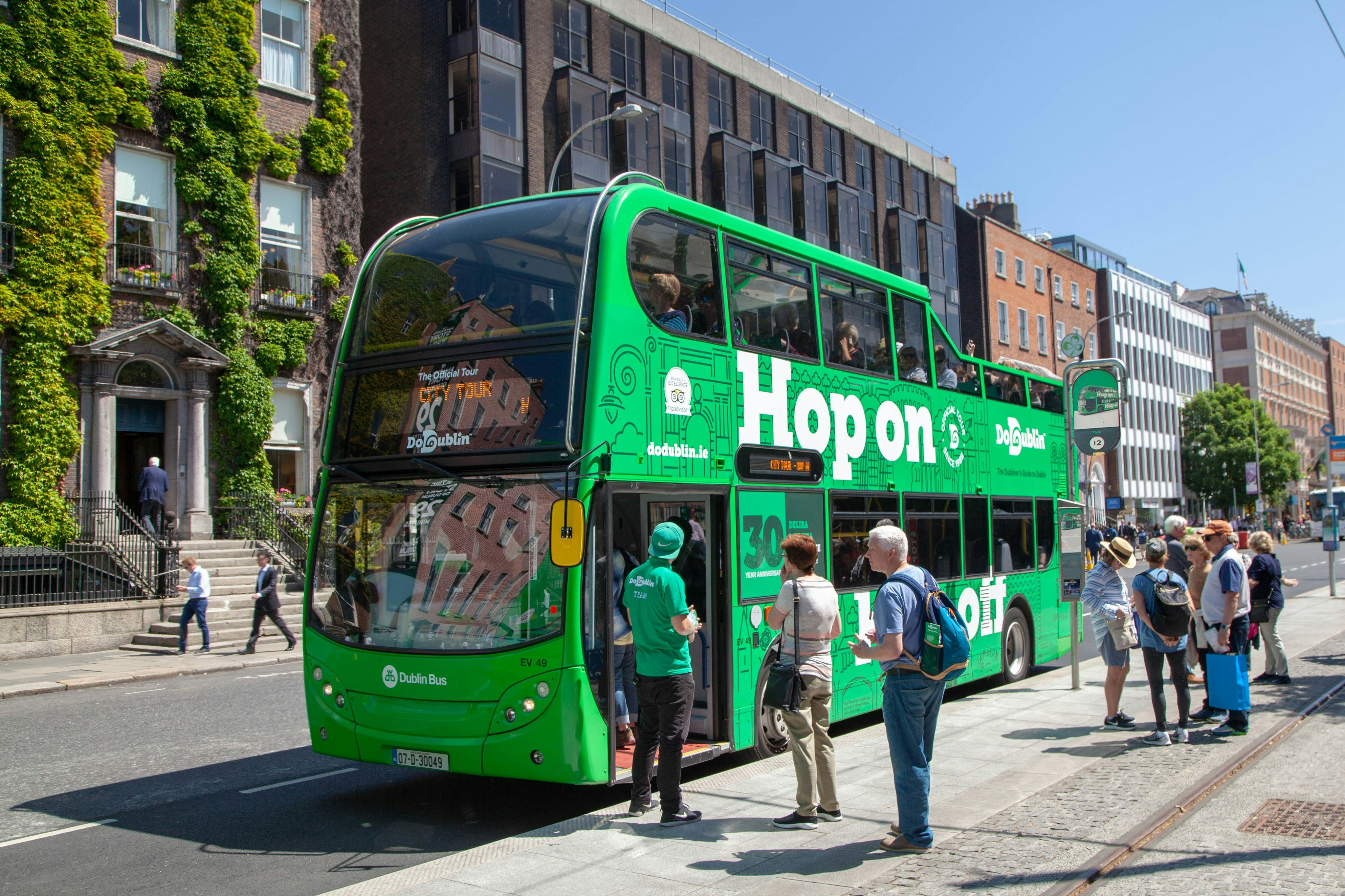 DoDublin: Hop-On Hop-Off Bus Tour + Live Guide