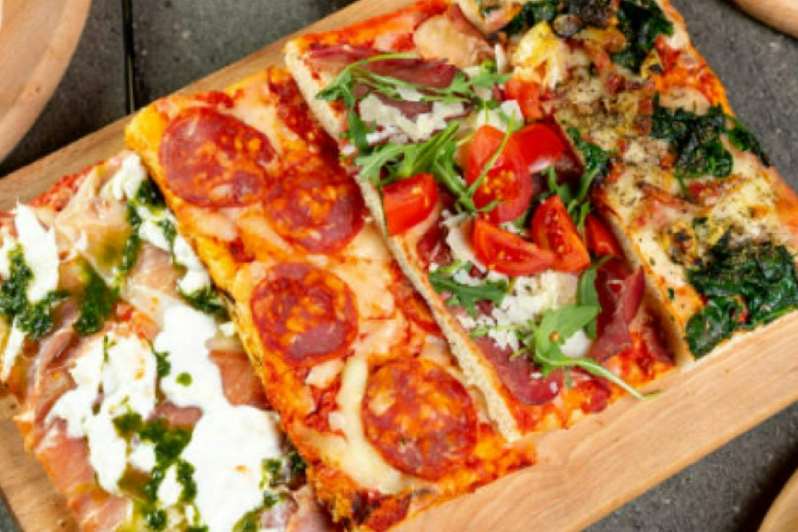 Crociera turistica sul torrente con pizza al forno e bevande illimitate