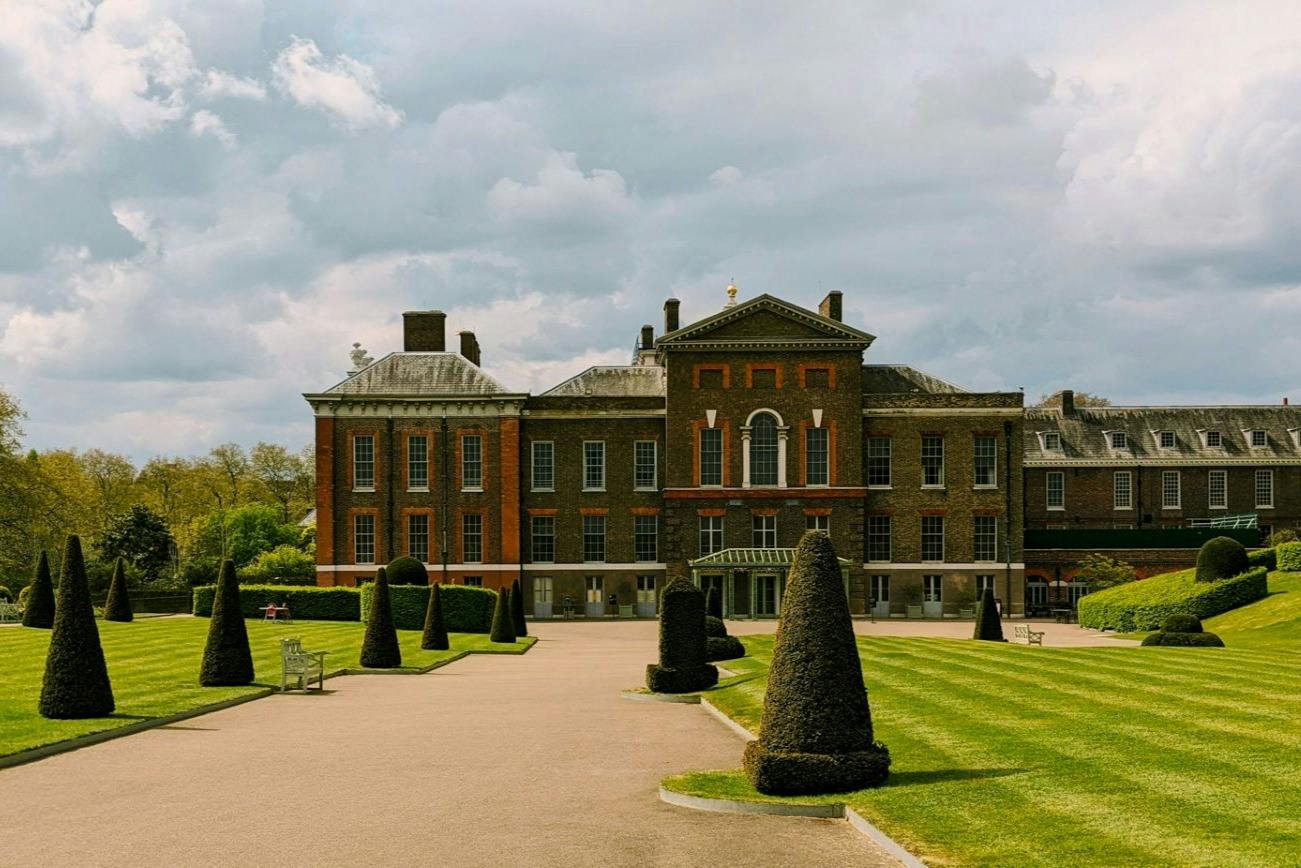 Kensington Gardens: Guided Tour + Kensington Palace Audio Guide