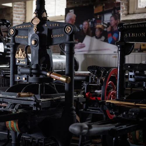 Handpressar av järn från 1800-talet