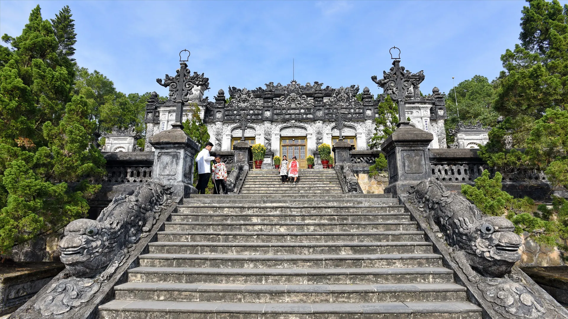 Huế image