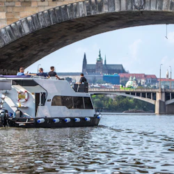 Prague: 3-Hr Private Boat Cruise with Unlimited Beer or Prosecco 3