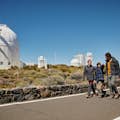 Famiglia in visita all'Osservatorio del Teide