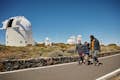 Familie op bezoek bij het Teide Observatorium