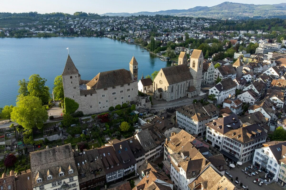 Rapperswil & Einsiedeln: Guided Tour from Zurich + Lindt Home of Chocolate