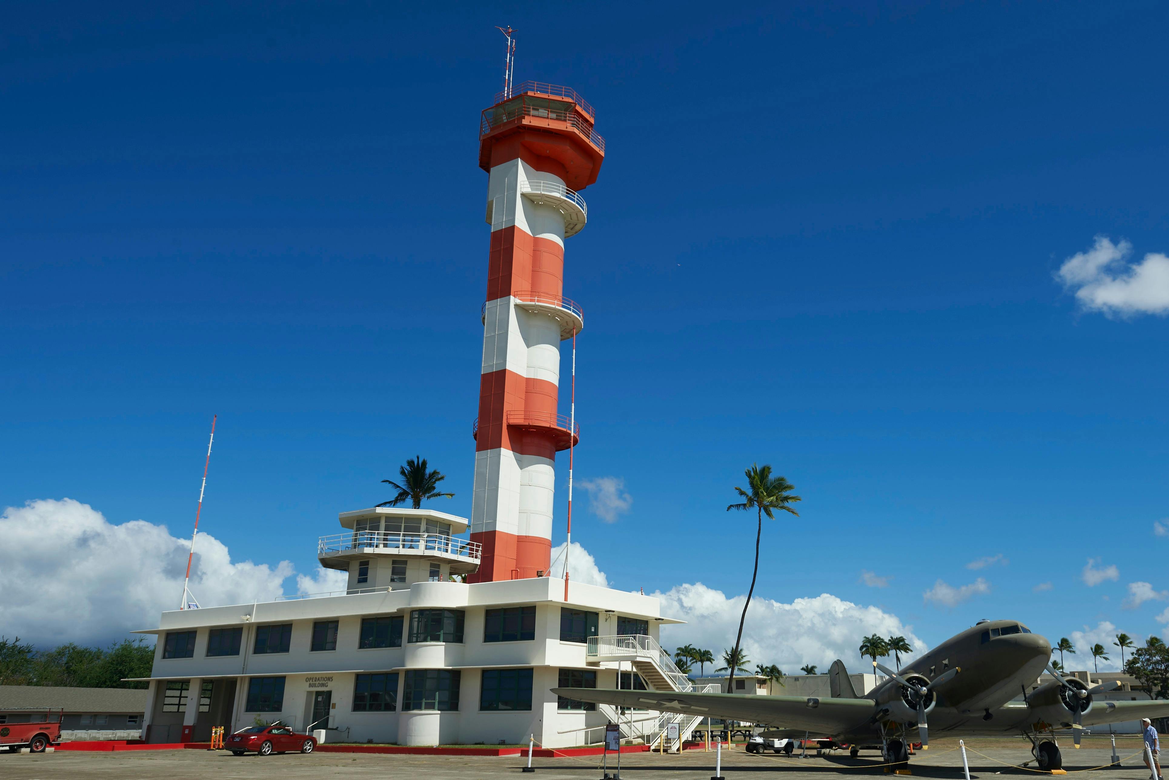 Pearl Harbor: World War II Sites Guided Tour from Waikiki + Buffet Lunch