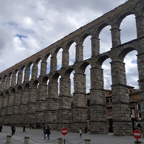 Segovia y Ávila: Visita guiada a pie desde Madrid