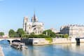 Catedral de Notre Dame com o rio Sena em primeiro plano
