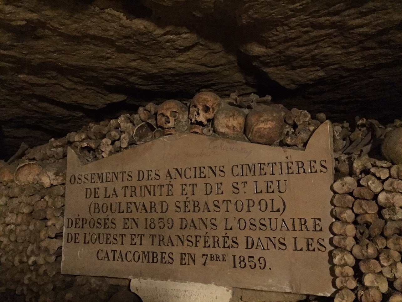 Catacombe di Parigi: Tour Guidato Semi-Privato in Inglese - Alloggi in Parigi