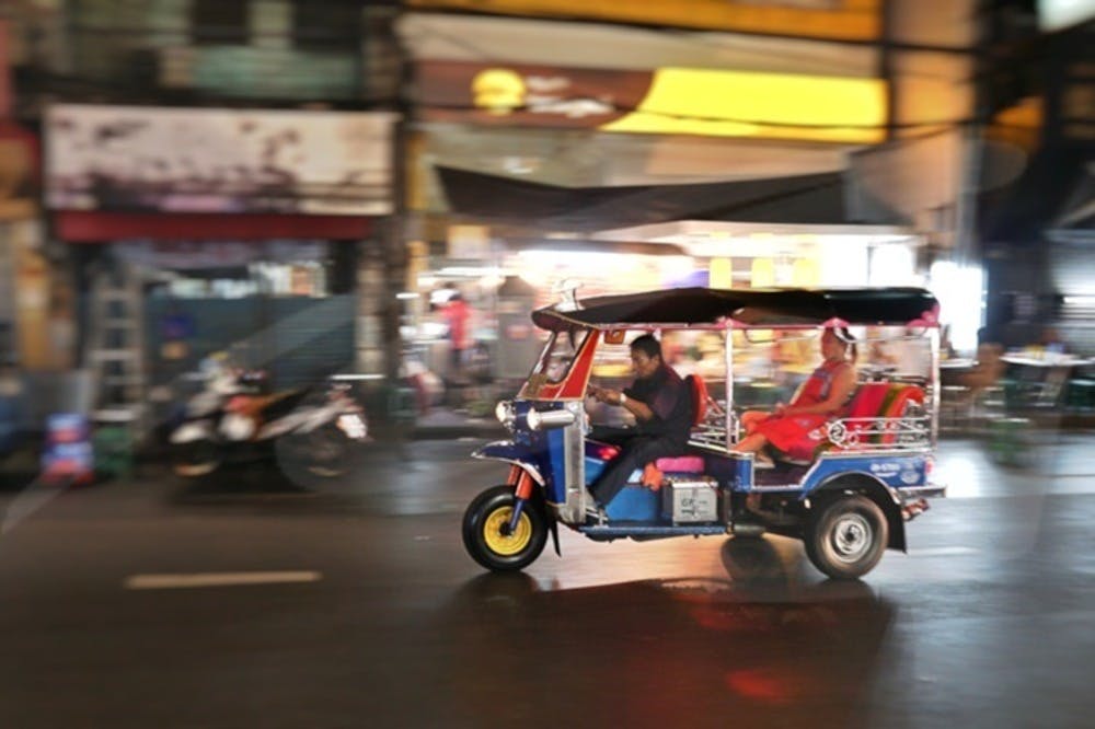 Sites de la ville de Bangkok à pied, en tuk-tuk et en bateau fluvial